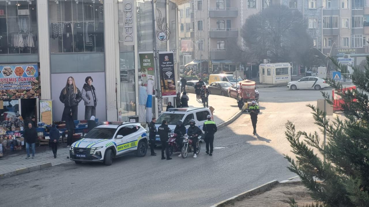 Iğdır’da Sıkı Trafik Denetimi: Kask ve Ehliyet Kontrolleri Artırıldı!