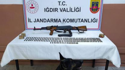 Iğdır’da Silah Kaçakçılığı Operasyonu: Kalaşnikof ve Mühimmat Ele Geçirildi