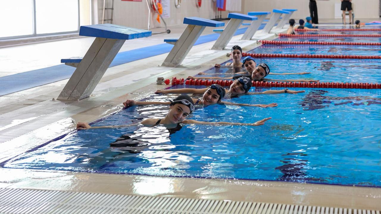 Iğdır’da Yarı Olimpik Havuzda Üniversite Öğrencilerine Tam Destek