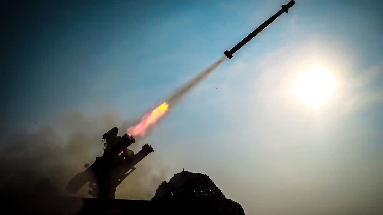 İran’dan Balistik Füze Gösterisi: Umman Denizi’ndeki Hedefler Vuruldu