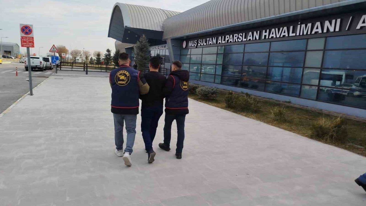 JASAT’tan Havalimanında Dolandırıcı Operasyonu: Aranan Şahıs Yakalandı