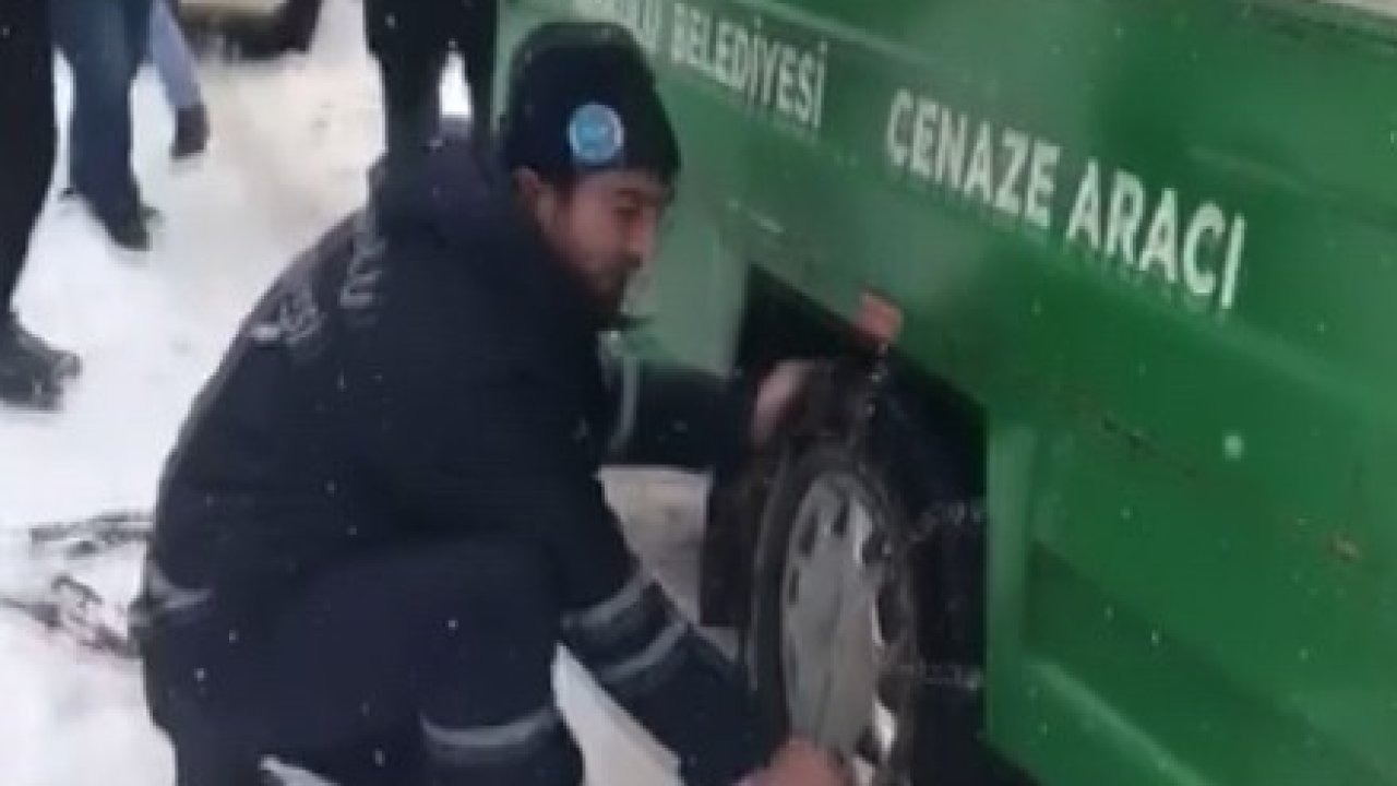 Karda mahsur kalan cenaze aracı için seferber oldular