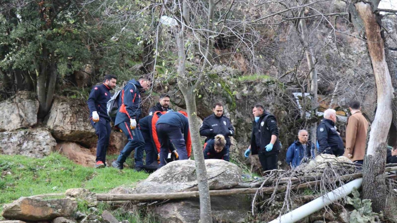 Kayıp Alzheimer hastası yaşlı adam dere kenarında ölü bulundu