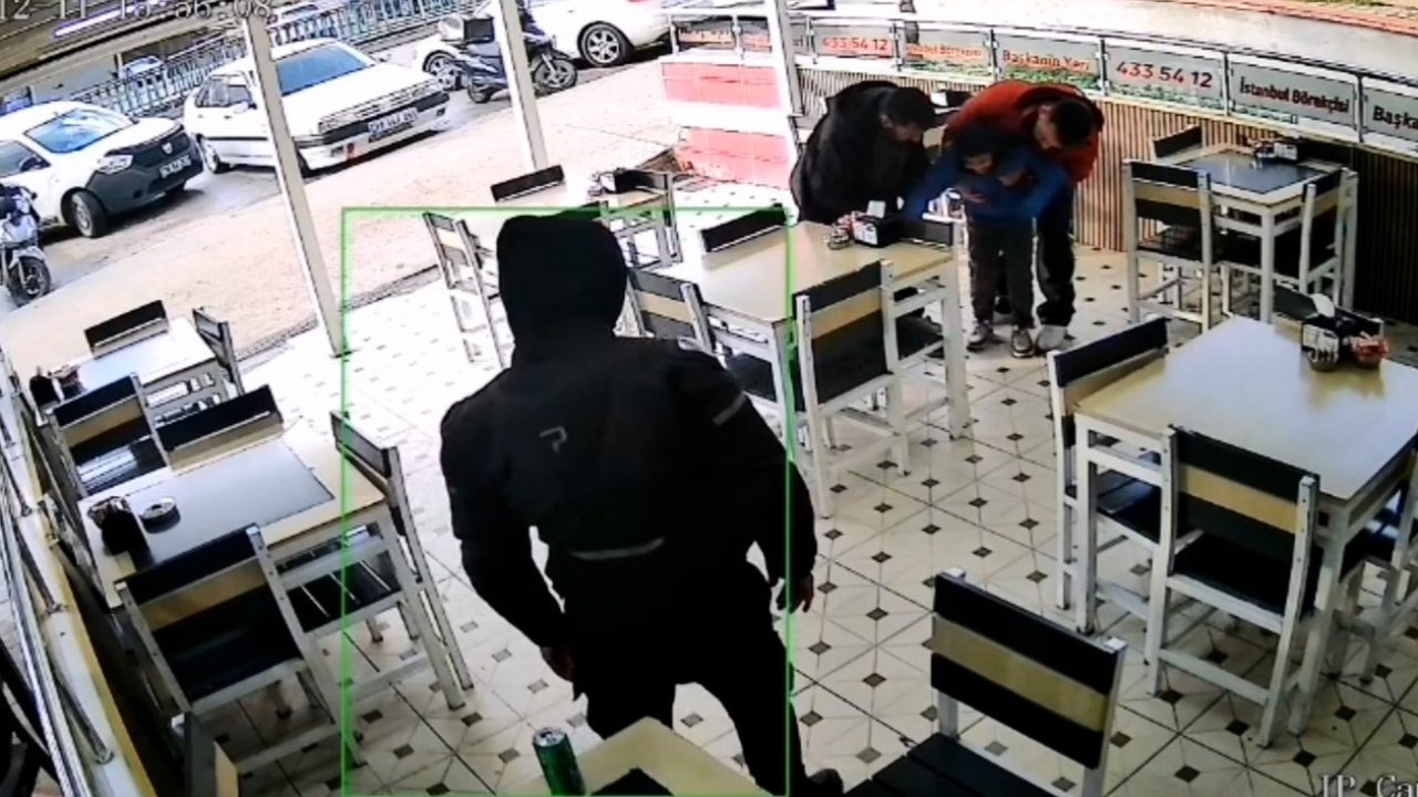 Kurye heimlich manevrasıyla boğulan çocuğu kurtardı: O anlar kamerada