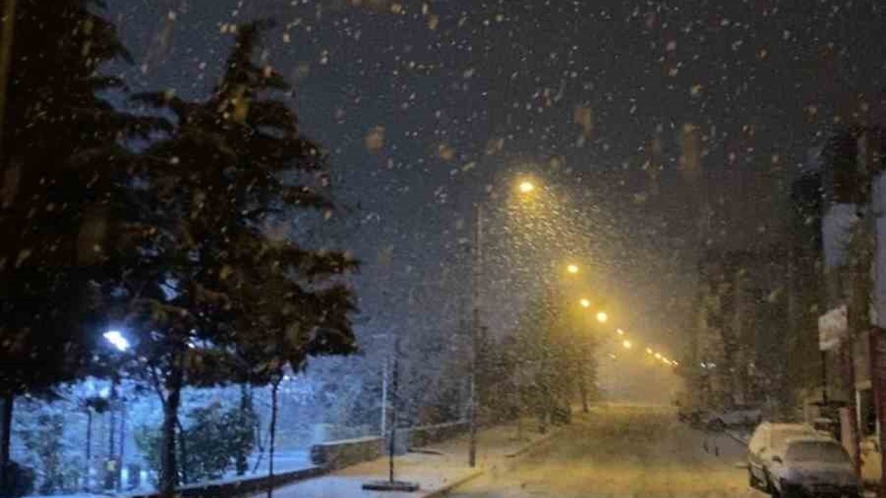 Mardin’de mevsimin ilk karı yağdı