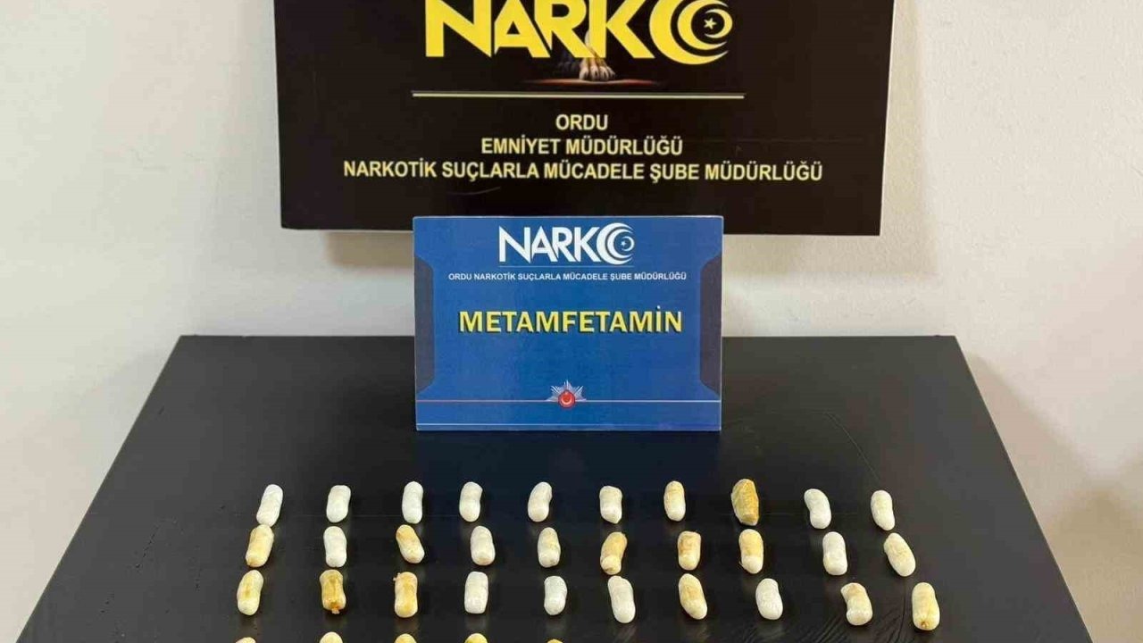 Midesinden 407 gram uyuşturucu çıktı: 2 tutuklama