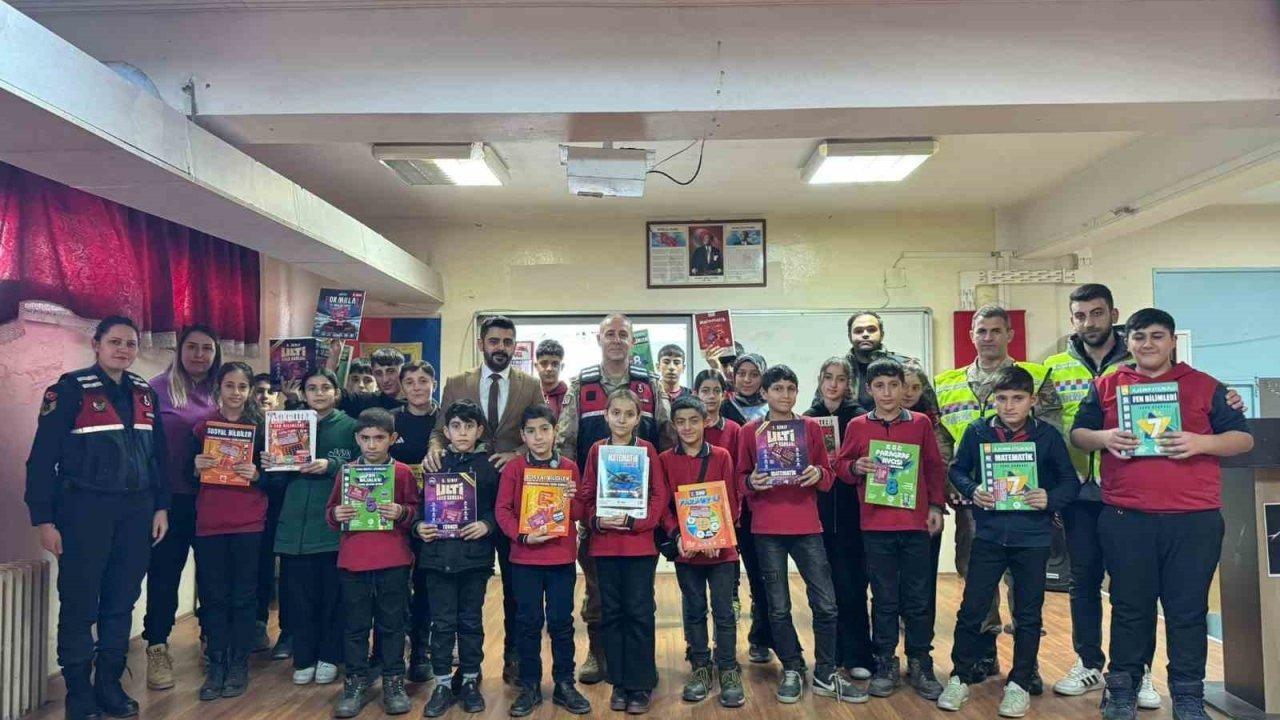 Muş Jandarmasından Öğrencilere Güvenlik ve Siber Farkındalık Eğitimi