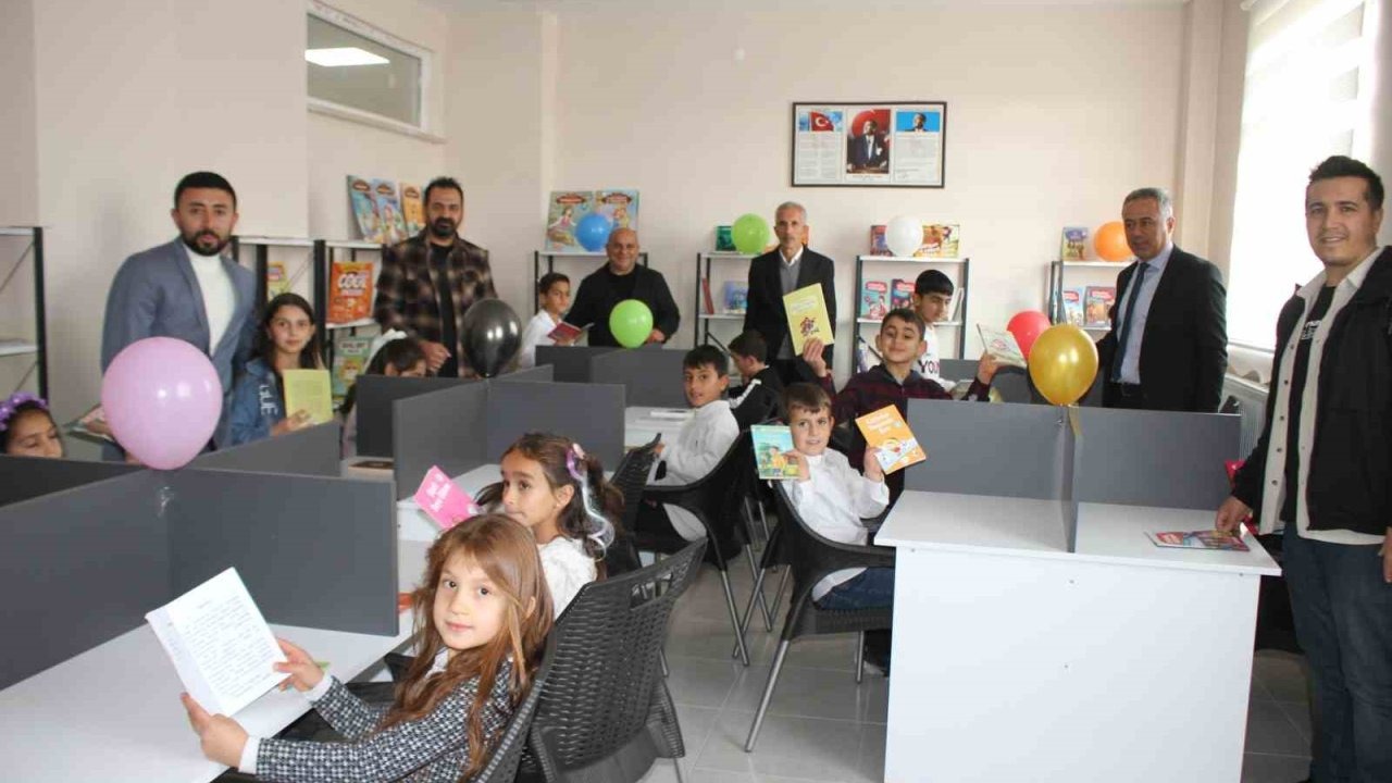 Muş Malazgirt İlkokulu Gönüllülerin Çabasıyla Kütüphanesine Kavuştu