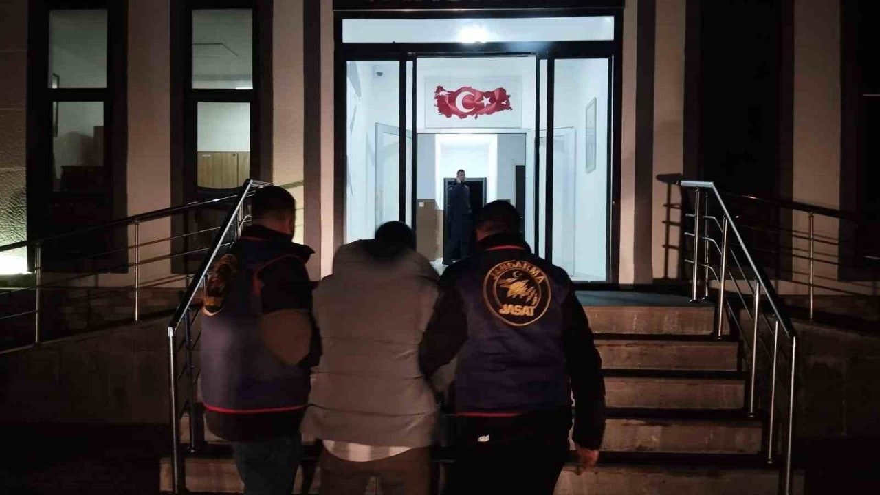 Muş’ta 8 yıl 9 ay kesinleşmiş hapis cezası bulunan firari jandarma tarafından yakalandı