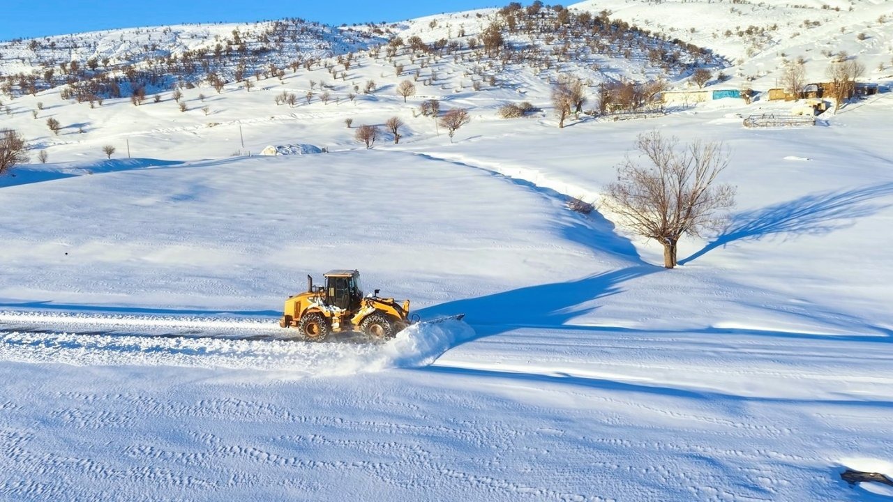 Muş'ta Kar Seferberliği: 333 Köy Yolu Bir Günde Açıldı