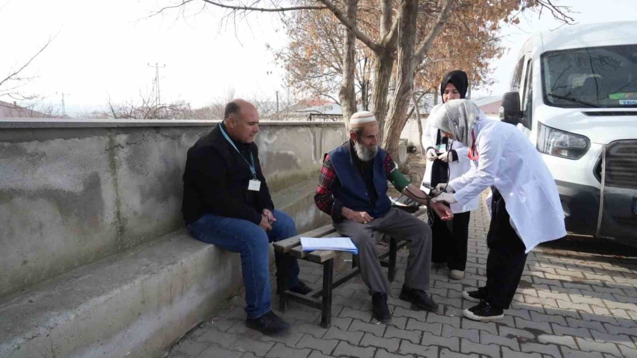 Muş’ta Mobil Sağlık Seferberliği: Köy Köy Gezip Şifa Dağıtıyorlar