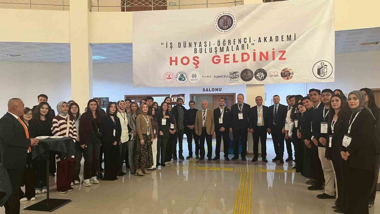 Oltu’da Geleceğin Bankacıları Sektör Temsilcileriyle Buluştu