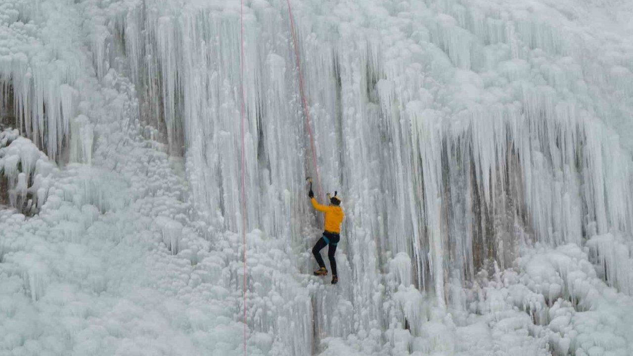 Palandöken’de Adrenalin Zirvede: Türkiye’nin En Erişilebilir Buz Duvarı