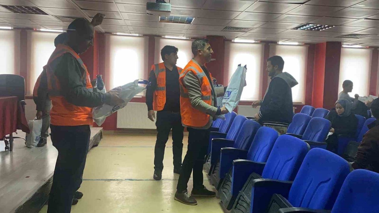 Patnos İyilik Elçileri’nden Özel Öğrencilere Anlamlı Ziyaret: Mutlulukları Güne Damga Vurdu