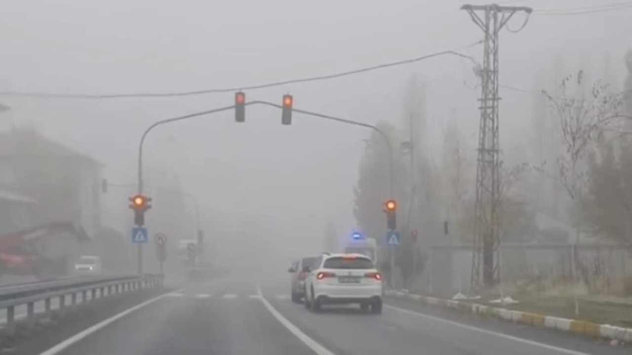 Patnos’ta Göz Gözü Görmüyor: Sis Nedeniyle Görüş Mesafesi 40 Metreye Düştü!