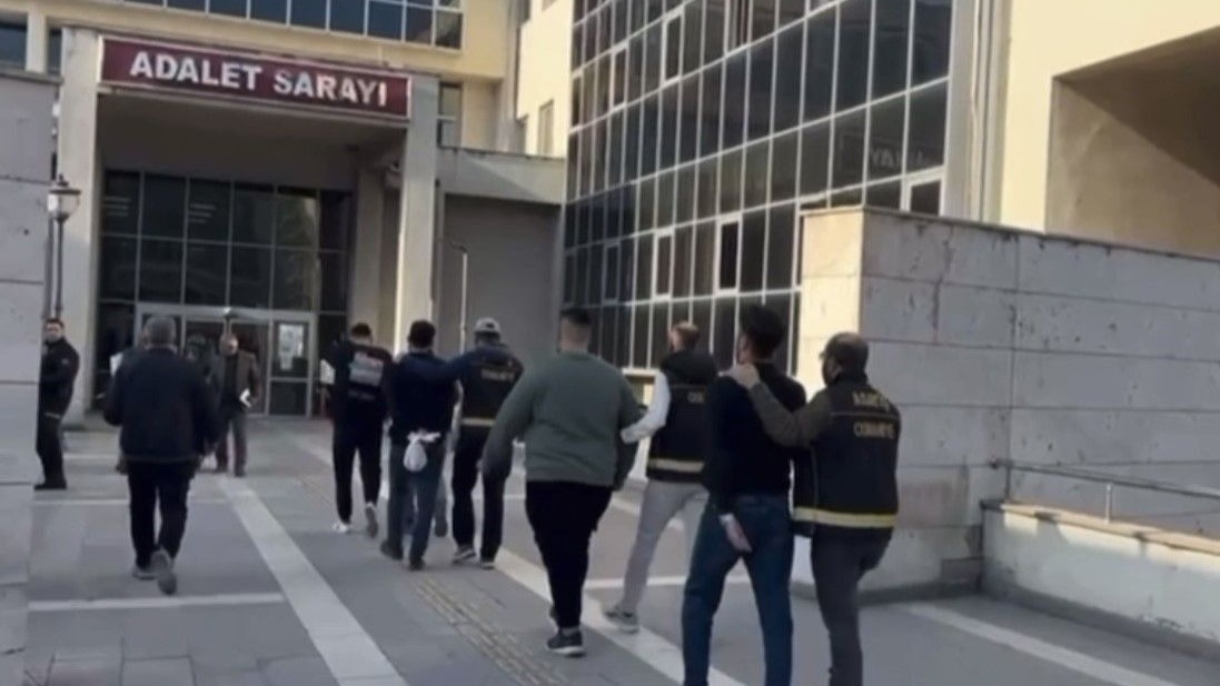 Pusudan kaçtı, kazadan kaçamadı