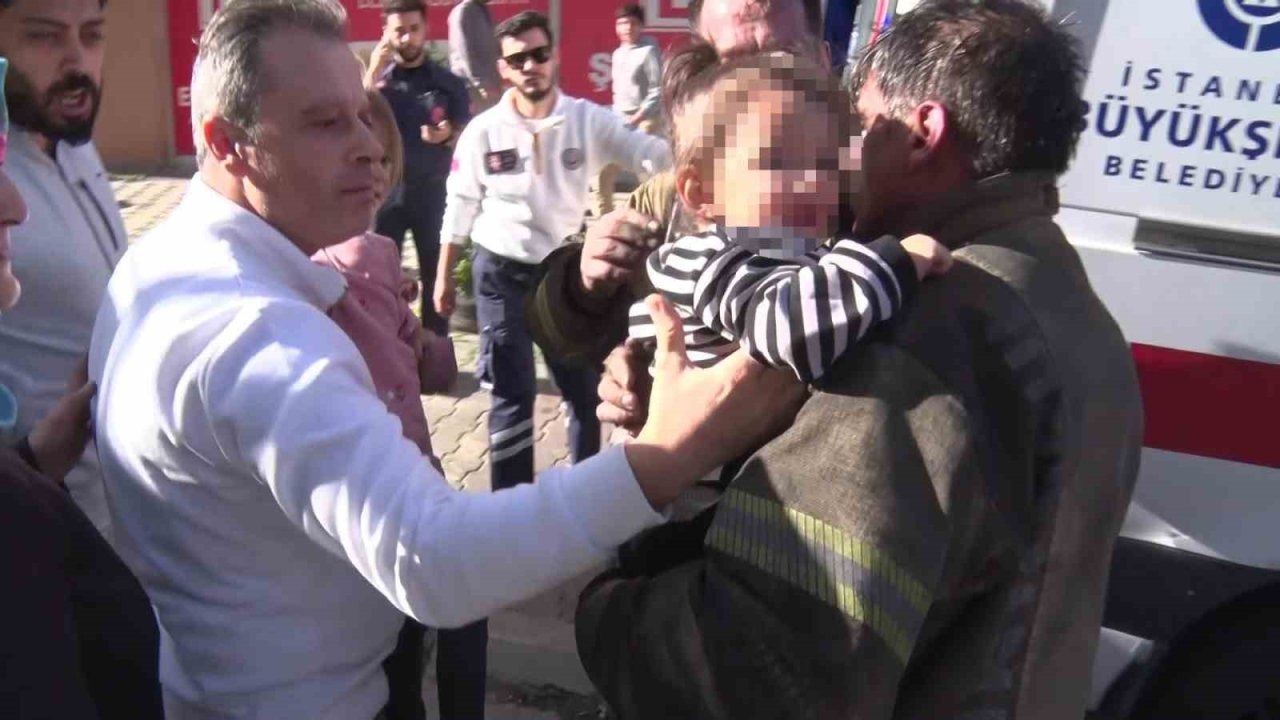 Sancaktepe’de asansör yangını: Anne-çocuk ve 2 itfaiye eri dumandan etkilendi