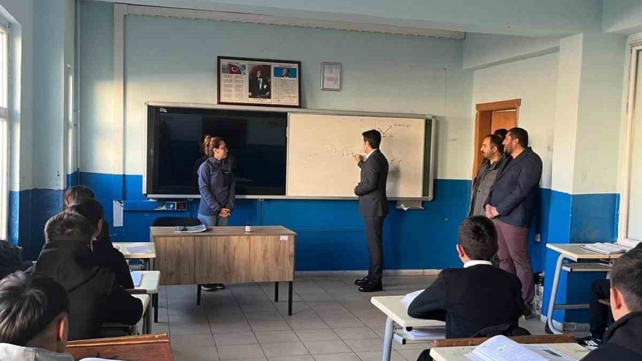 Sarıkamış Kaymakamı Aslantatar&#039;dan Okul Ziyaretleri: Eğitim Kalitesini Artırma Vurgusu