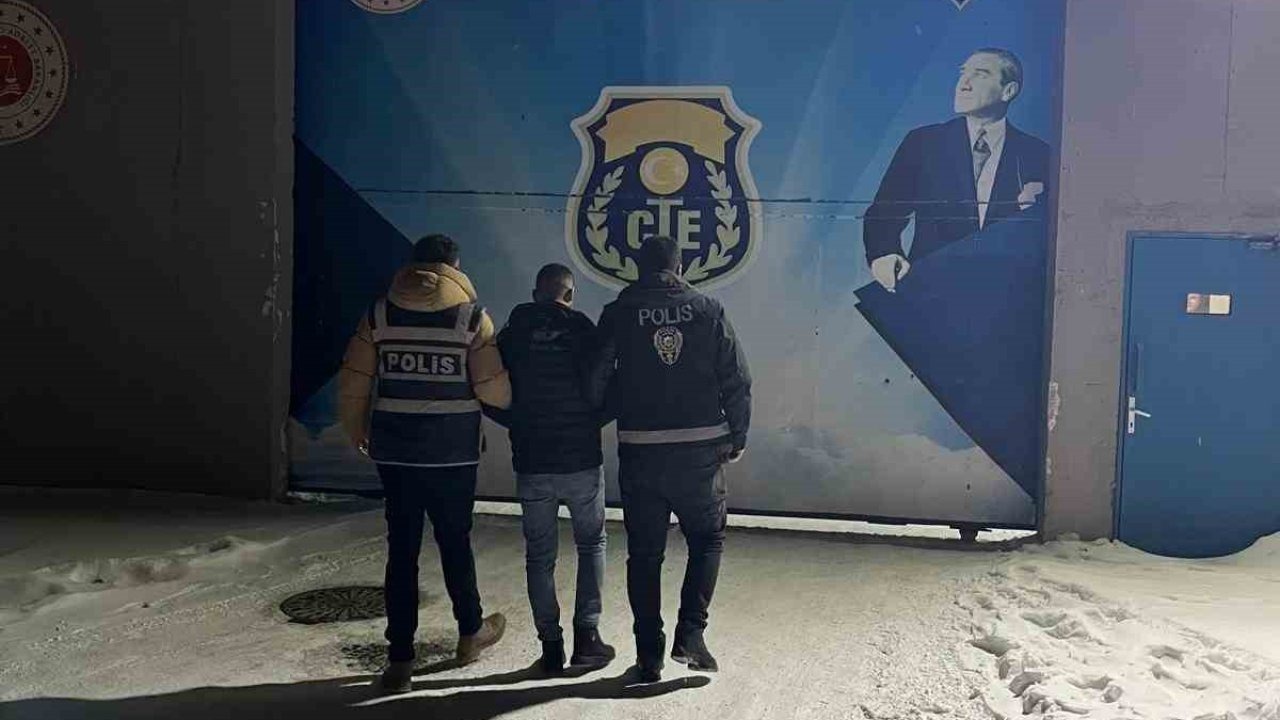 Sarıkamış’ta &#039;Dur&#039; İhtarına Uymayan Hükümlü Kovalamacayla Yakalandı