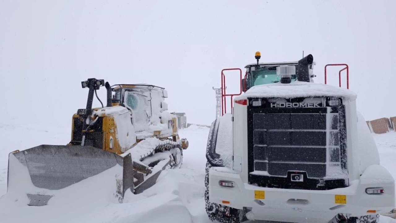 Şırnak’ta kar yolları kapattı, beyaz esaret başladı