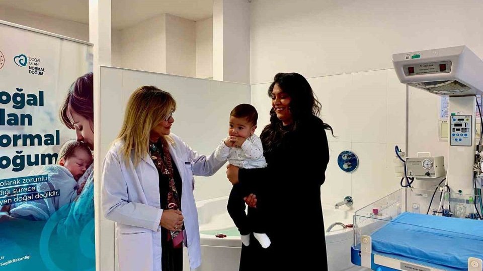 Suda Doğum Yöntemine Yoğun İlgi: &#039;Ağrı Algısını Azaltıyor&#039;