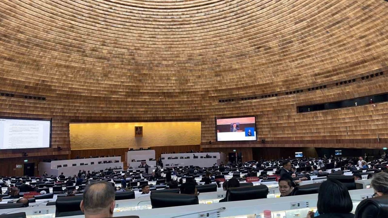 Tayland’da Siyasi Kriz: Başbakan Parlamentoyu Feshedip Erken Seçime Gitti