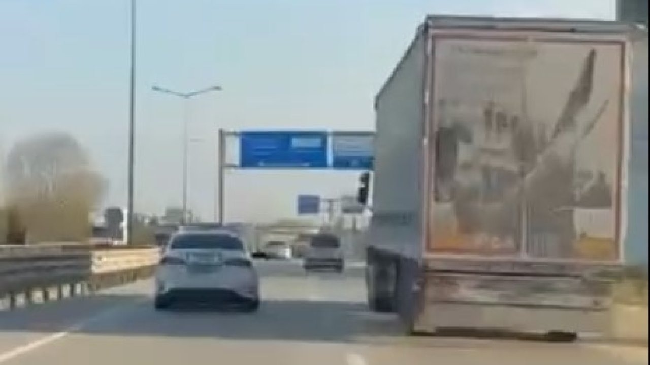 Tehlike saçan tır şoförünü silah doğrultup durdurdular