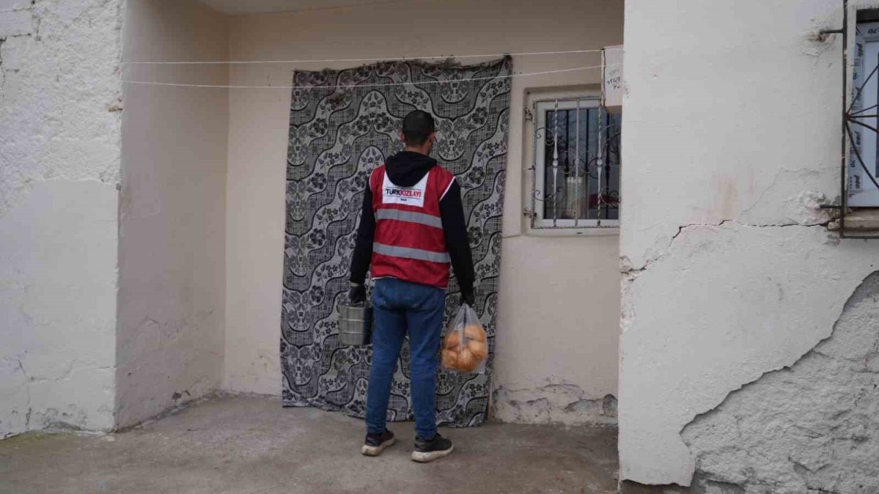 Türk Kızılay’dan Muş’ta Gönülleri Isıtan Hizmet: Her Gün Bin Kişiye Sıcak Yemek