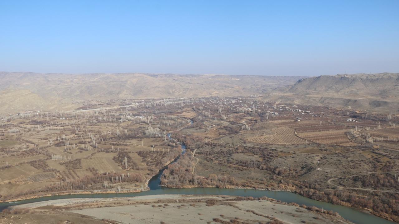 Türkiye-Ermenistan Sınır Hattı Havadan Görüntülendi: Aras Vadisi’nde Görsel Şölen