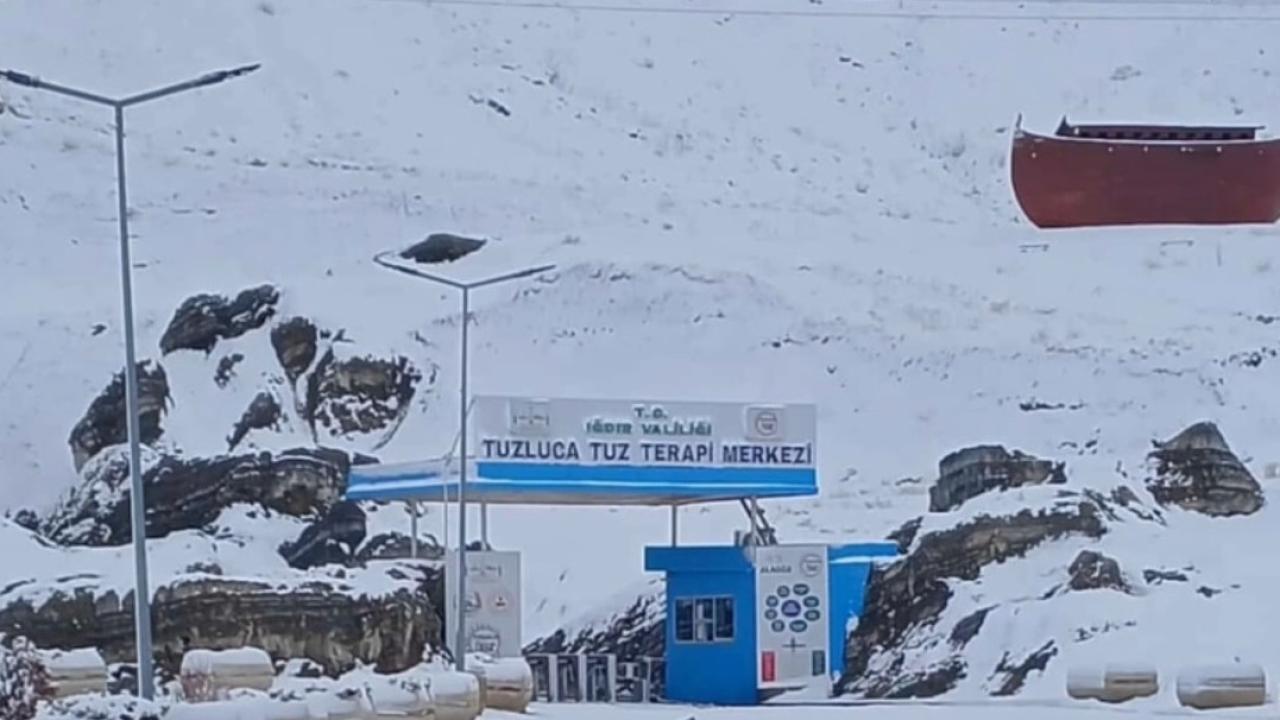 Tuzluca Tuz Terapi Merkezi’nde Kış Masalı: Beyaz Örtüyle Gelen Eşsiz Güzellik!