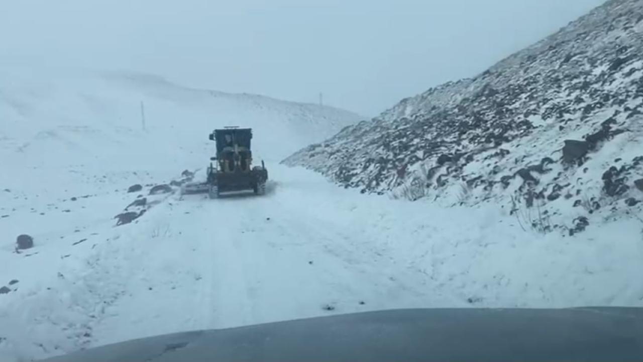 Tuzluca’da Kar Esareti Başladı: İl Özel İdaresi Ekipleri Teyakkuzda!