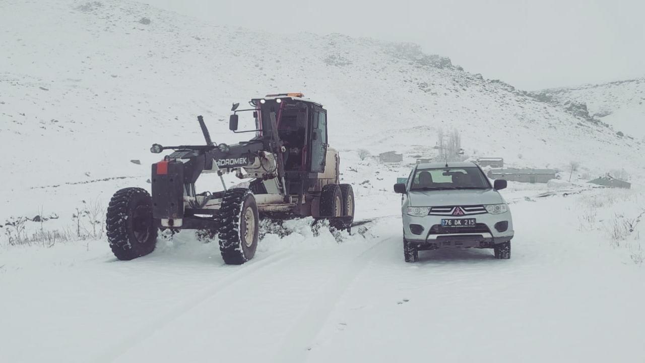 Tuzluca’da Yoğun Kar Yağışı Köy Yollarını Kapattı