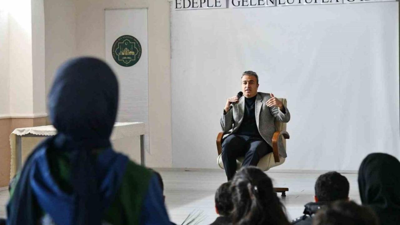 Vali Hayrettin Çiçek’ten İmam Hatipli Gençlere Kariyer Tavsiyeleri