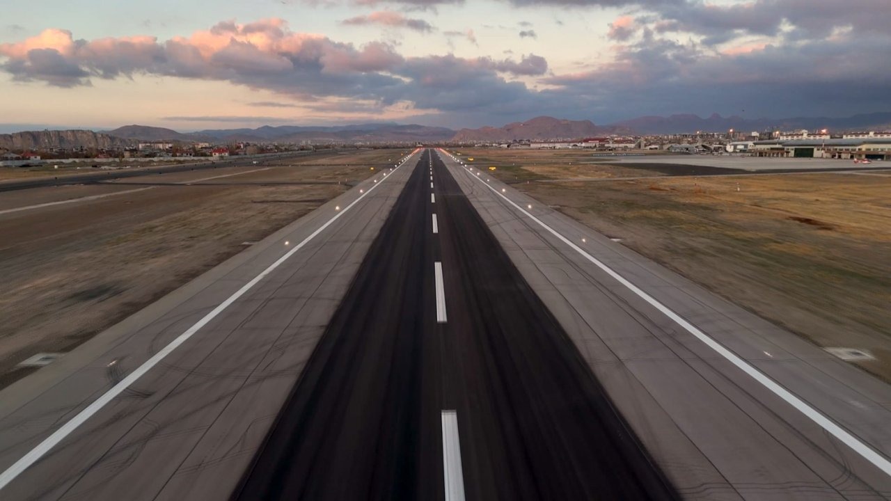 Van Ferit Melen Havalimanı Tam Kapasiteyle Yeniden Açılıyor: Uçuş Sayısı 14&#039;e Çıktı