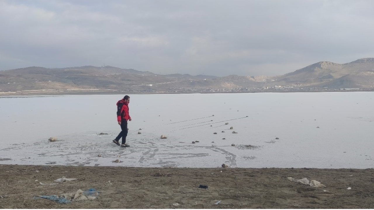 Van’da Dondurucu Soğuklar: Sıhke Göleti Buz Tuttu