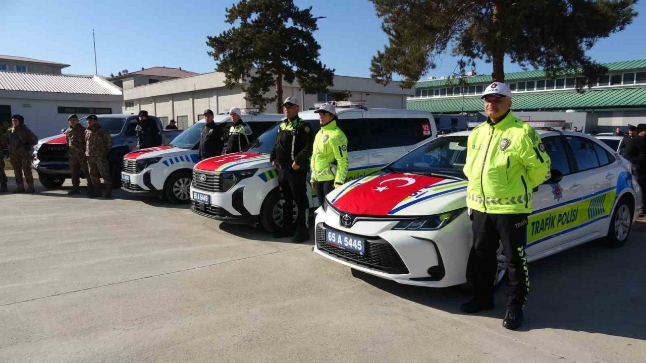Van’da emniyet bünyesine alınan yeni araçlar törenle teslim edildi