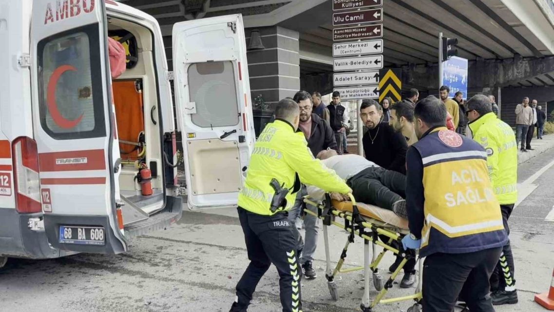 Yakınını kaza yerinde gören adam kalp krizi geçirdi