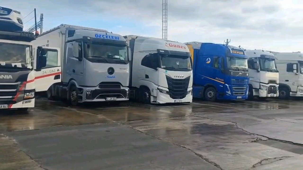 Yunanistan&#039;daki Çiftçi Eylemleri Sınır Kapılarını Kapattı, Uluslararası Taşımacılık Durdu