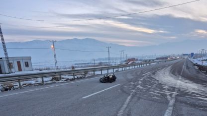 Gürpınar’da şiddetli çarpışma: Motosiklet sürücüsü ağır yaralı