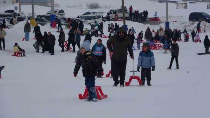Van’da Tatilin Son Gününde Kar Keyfi: Abalı Kayak Merkezi Ziyaretçi Akınına Uğradı