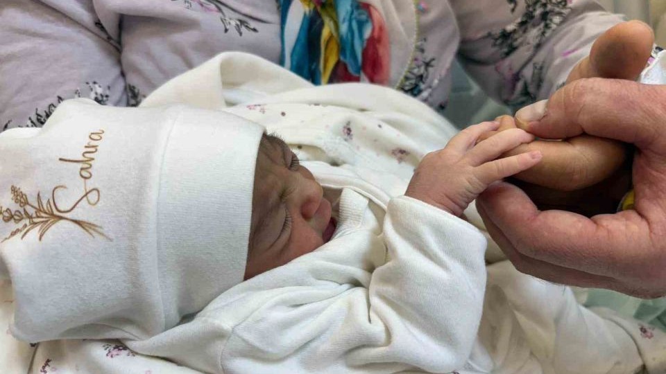 8 yıllık evlat hasreti yılbaşında son buldu: Tunceli’de 2026’nın ilk bebeği "Sahra" dünyaya gözlerini açtı
