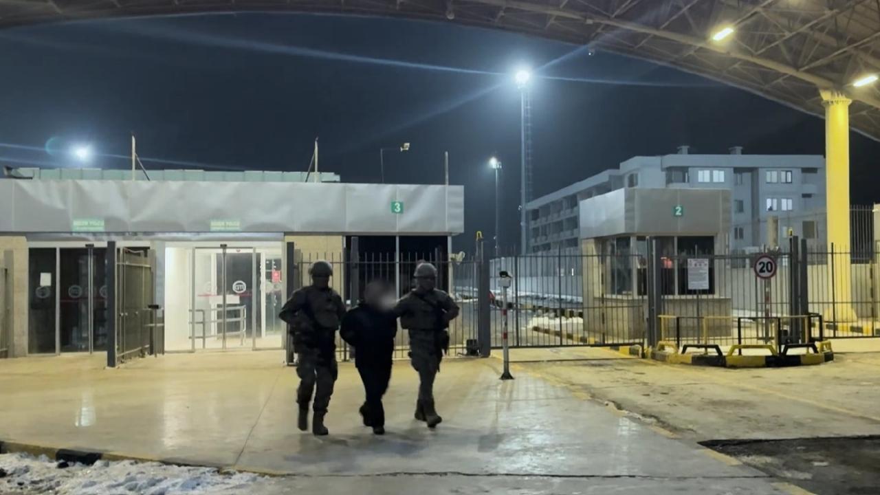 Adaletten Kaçamadı! "Kasten Öldürme" Suçundan Aranan Şahıs Iğdır’da Sınırda Yakalandı