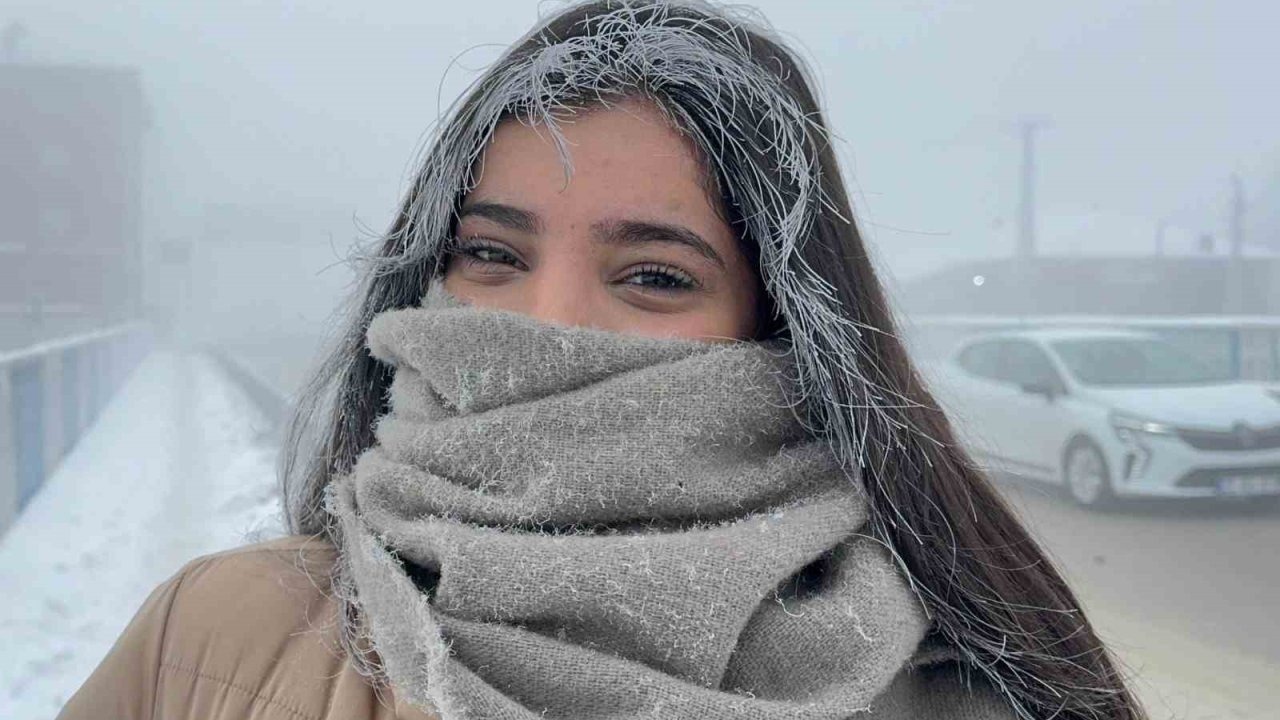 Ağrı'da Dondurucu Soğuk: Murat Nehri Dondu, Saçlar Kırağı Tuttu