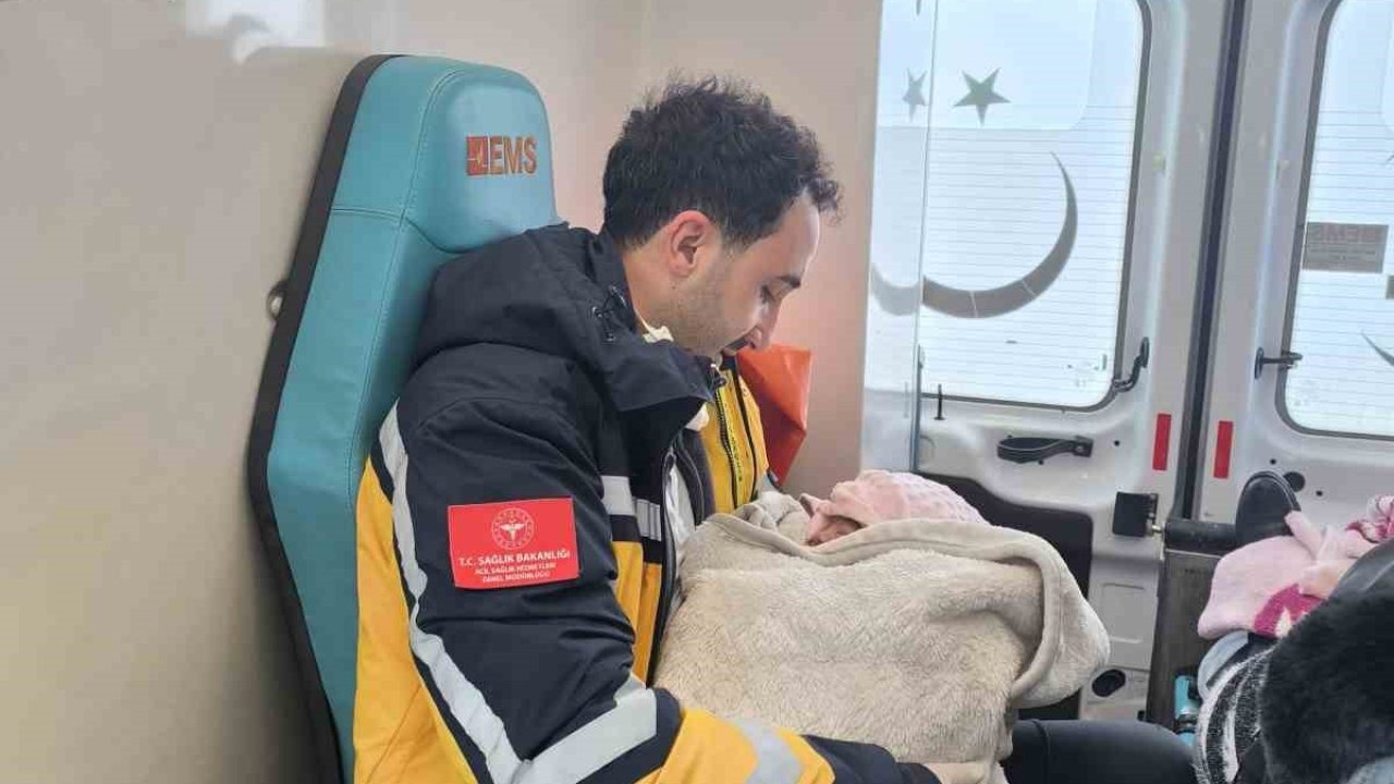 Ağrı’da Kar Altında Mucize: Ekipler Yetişti, Kader Bebek Dünyaya Geldi