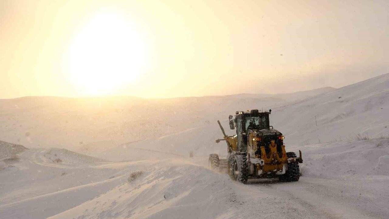 Ağrı’da Kar Esareti: 110 Köy Yolu Ulaşıma Kapandı