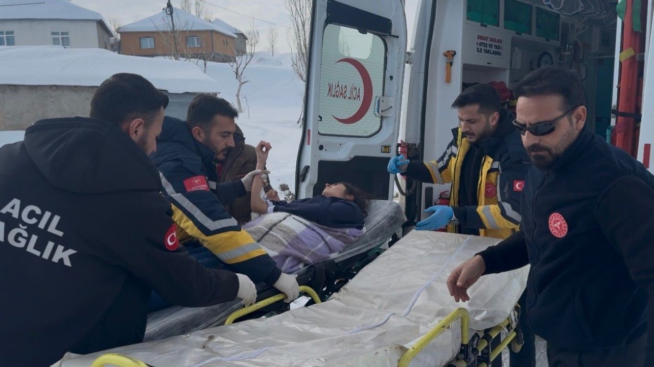 Ağrı’da Kar Esareti Altındaki Köye Paletli Ambulansla Hayat Eli