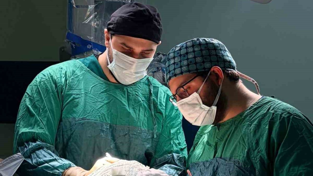 Ağrı’da Sağlıkta Dönüm Noktası: İlk Beyin Tümörü Ameliyatı Başarıyla Gerçekleşti