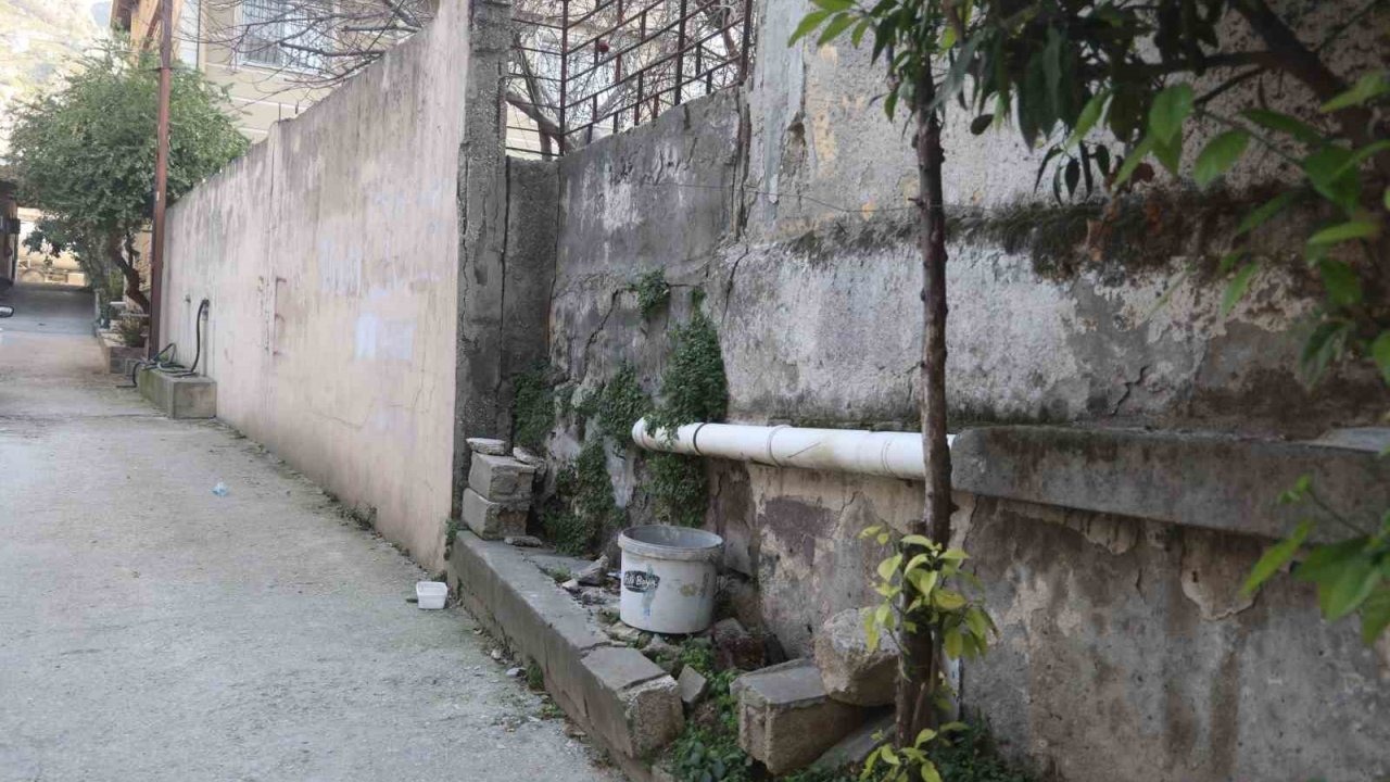 Annesinin telefon çaldırdığı çocuk devlet korumasına alındı