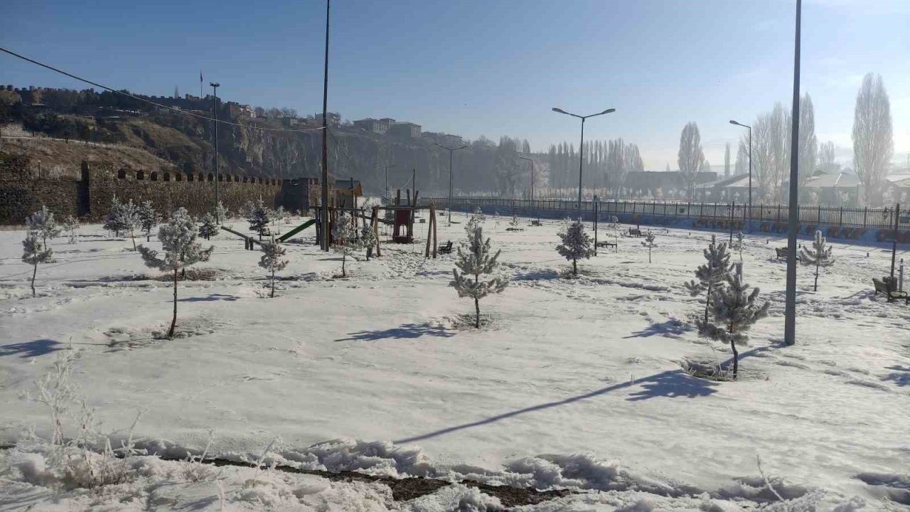 Ardahan Buz Kesti: Termometreler Eksi 23 Dereceyi Gördü