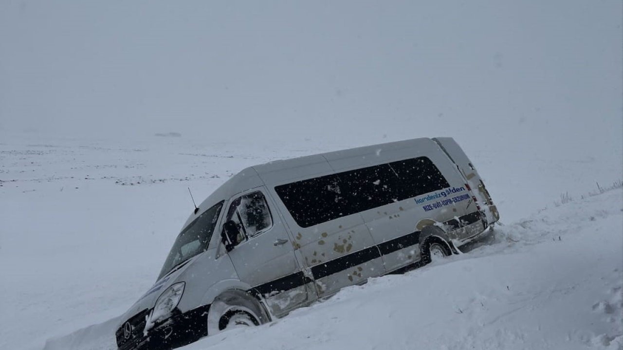 Ardahan’da Kar Esareti: Mahsur Kalan 11 Yolcu Jandarma Tarafından Kurtarıldı